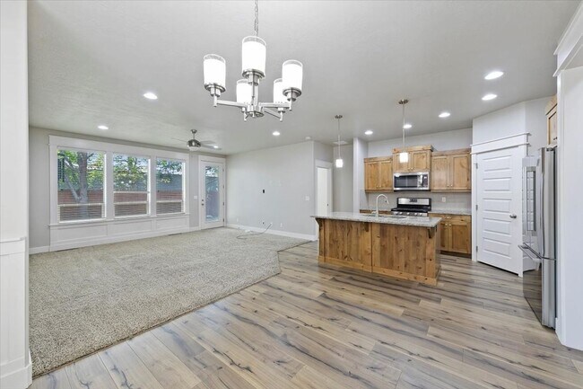 Building Photo - Stylish 4-Bed + Loft Just Minutes from The...