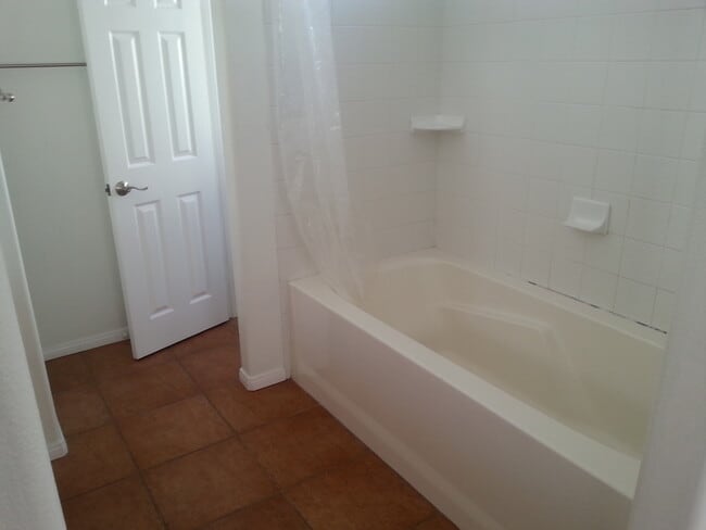 Building Photo - 3 bedroom 2.5 bath house near the beach