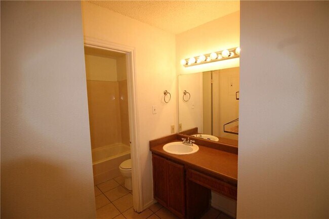 Building Photo - 1002 King Albert St