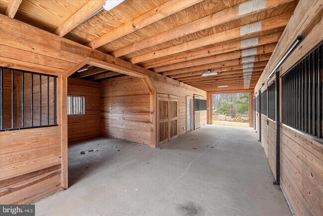 Building Photo - 9036 Jeffery Rd
