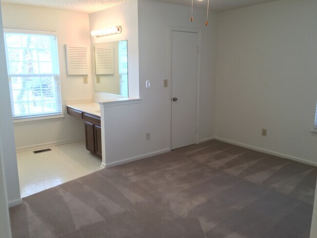 Building Photo - 656 Oleander Cir