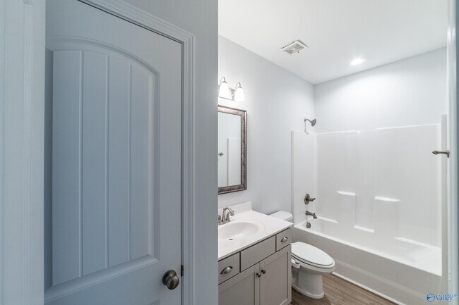 Building Photo - 15036 Lakeside Trail SW