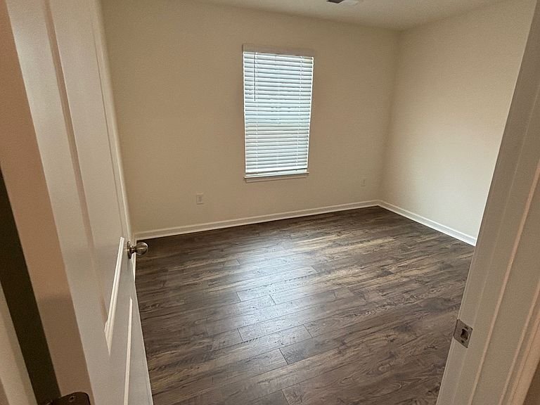 Building Photo - 1011 Persimmon Holw