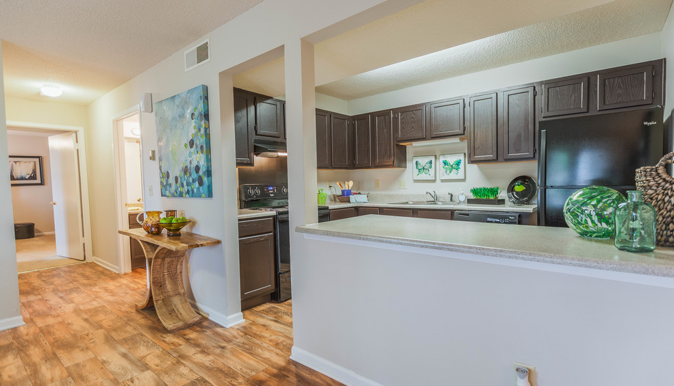 A kitchen perfect for entertaining - Northfield Commons Apartments