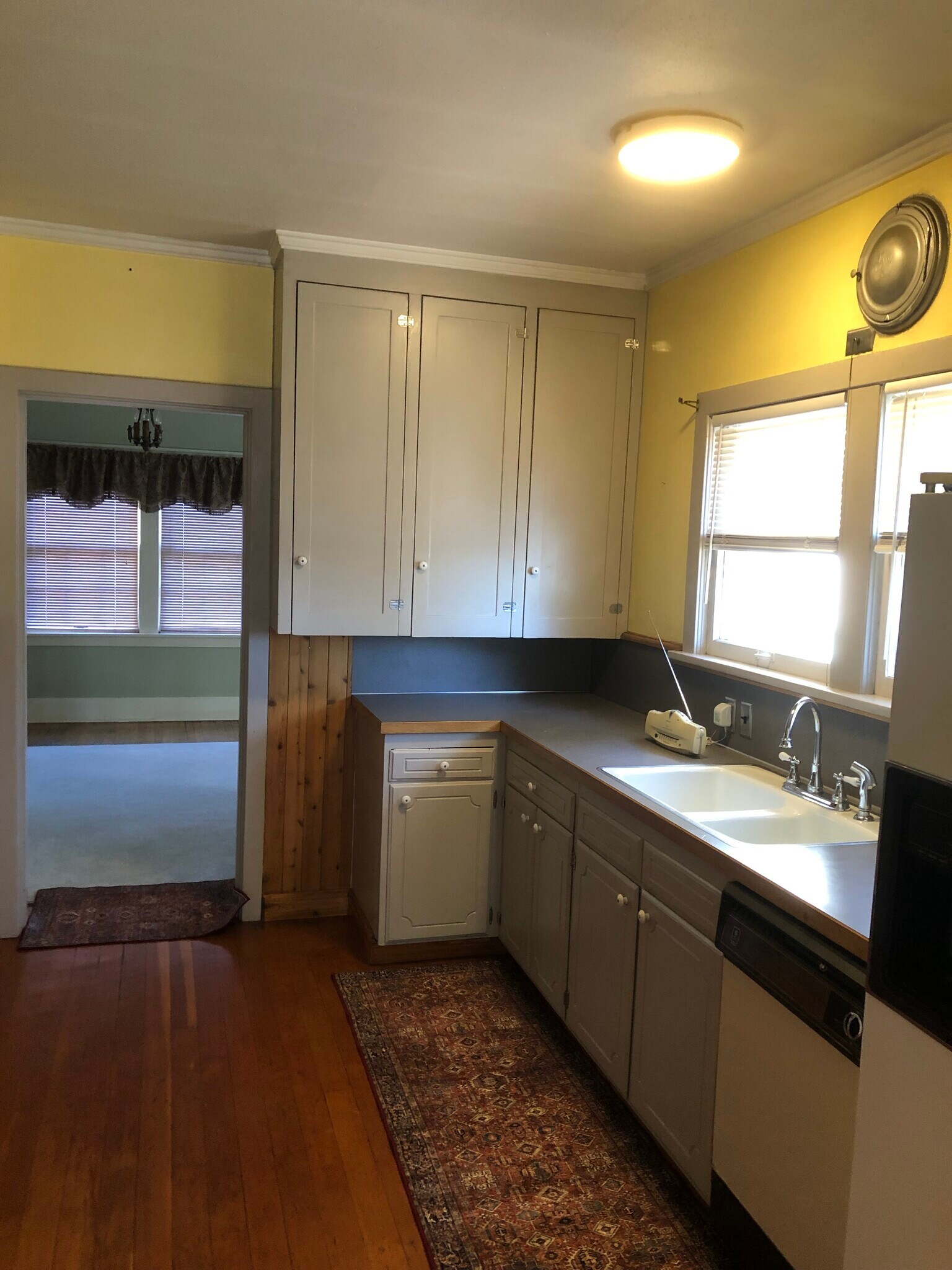 Kitchen - 207 S 16th Ave