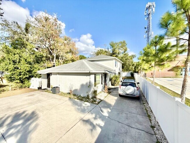 Building Photo - 11705 North Dr