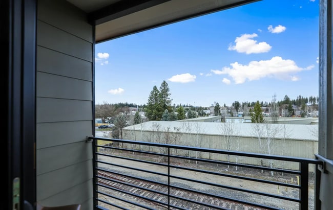 Building Photo - 3 Bedroom, 2 Bath Coeur d' Alene Condo