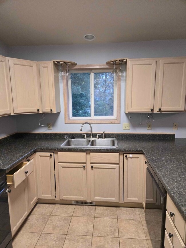 Building Photo - 2623 Edgewood Ln