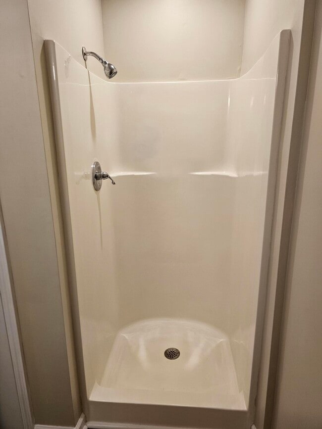 Building Photo - 5080 Seymour Rd