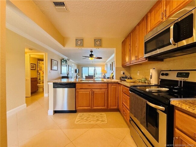 Building Photo - 7440 S Ocean Dr