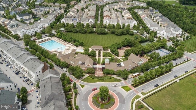 Building Photo - 7674 Maple Lawn Blvd