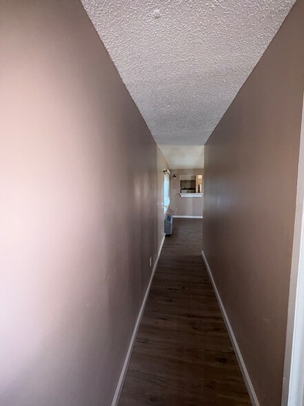 Building Photo - 15 Little Ln