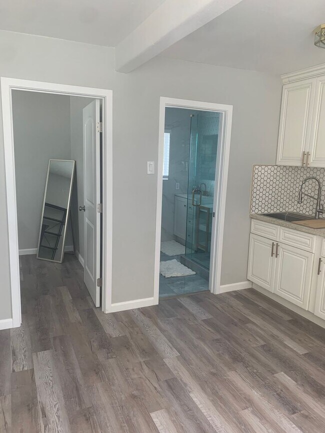 Building Photo - Furnished, Upstairs Apartment with 2 bedrooms and 1 bathroom. Utilities Included!!