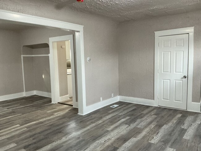 Building Photo - 3 Bedroom Single Family Home