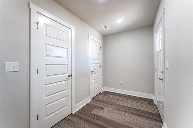 Building Photo - 507 W Arkansas St