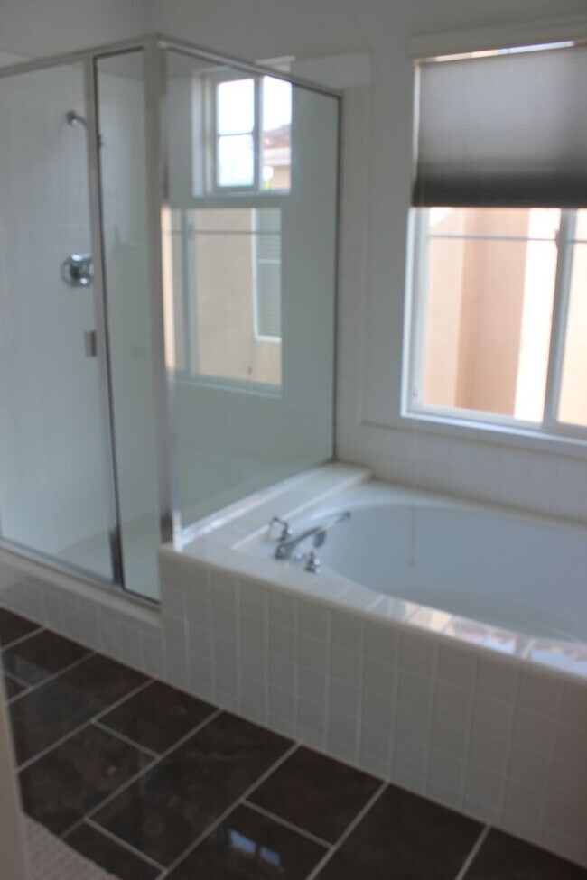 Building Photo - 39 Whispering Pine