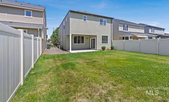 Building Photo - Stunning 4-Bedroom Home with Privacy & Low-Maintenance Living in Verado