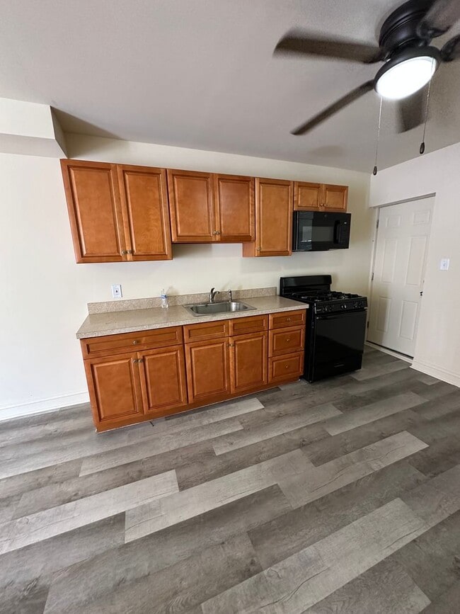 Building Photo - 2 Bed, 1 Bath. Section 8 Approved