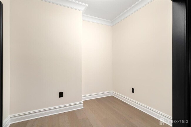 Building Photo - 11 Hamilton Dr