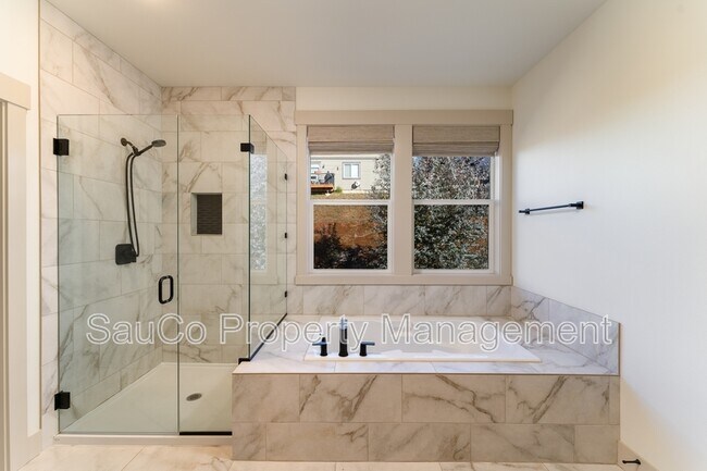 Building Photo - 35471 Portland View Dr