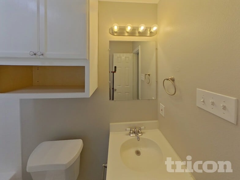 Building Photo - 185 Trout St