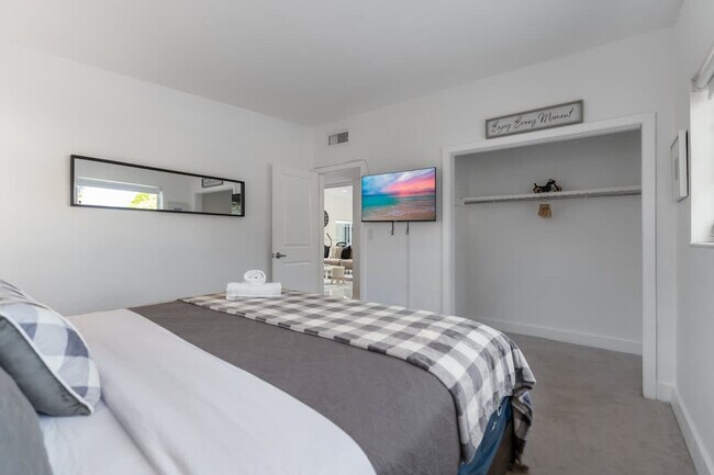 Building Photo - 20010 Highland Lakes Blvd