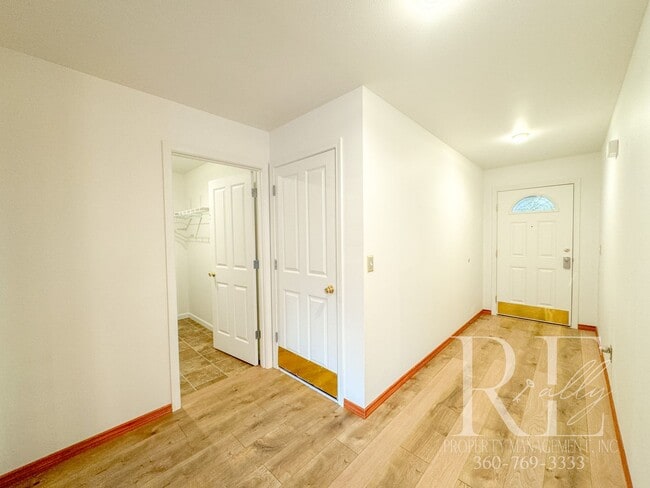Building Photo - Single Story, Tranquil Gardens, 3-Car Garage!