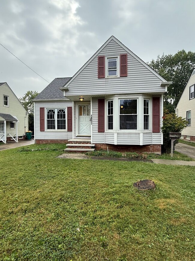 Primary Photo - Maple Heigjts 3 bedroom Single Water/Sewer...