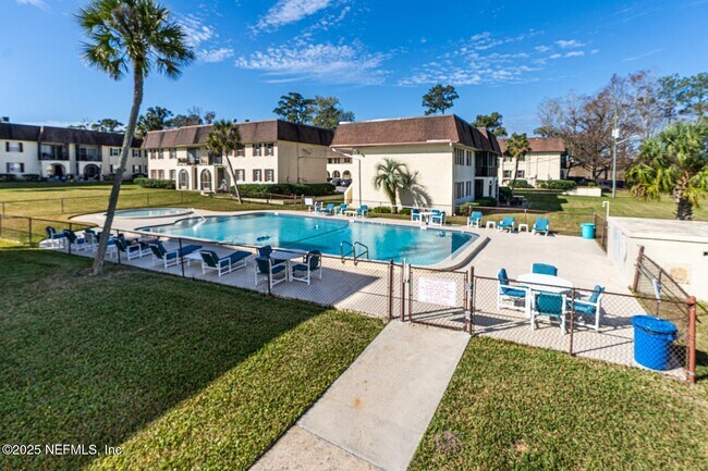 Building Photo - 1530 El Prado Rd