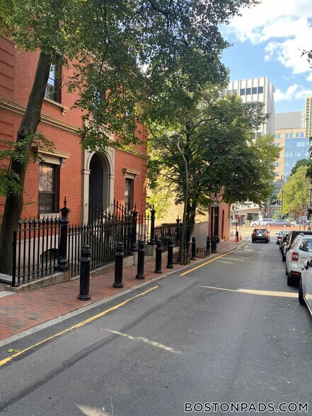 Building Photo - 70 Joy St