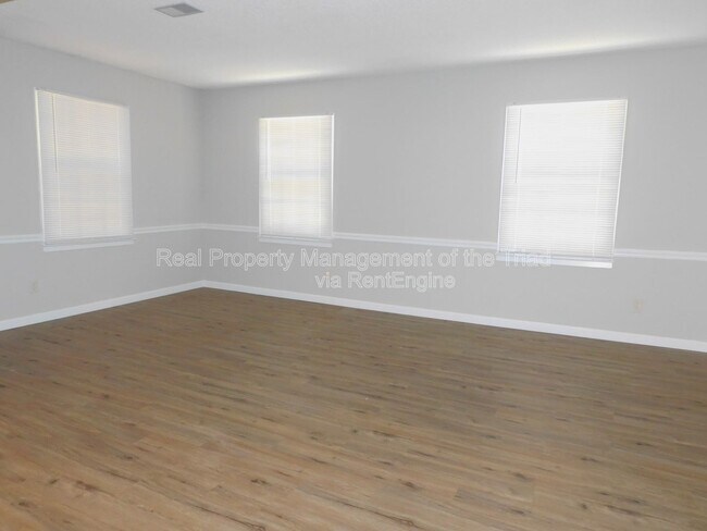 Building Photo - 4921 Chaucer Dr