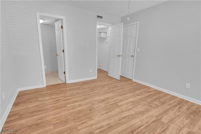 Building Photo - 4617 Bayshore Dr