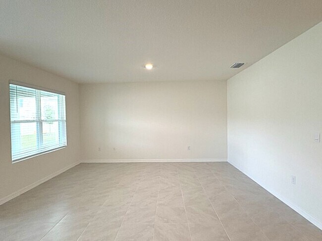 Building Photo - Beautiful Brand New Home In Ormond Beach S...