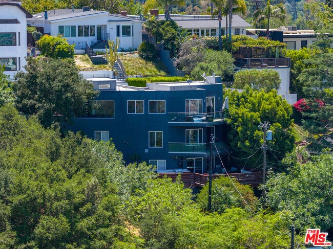 Building Photo - 3865 Buena Park Dr