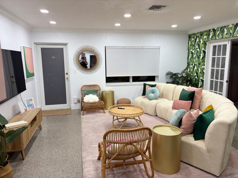 Building Photo - 305 NE 27th St