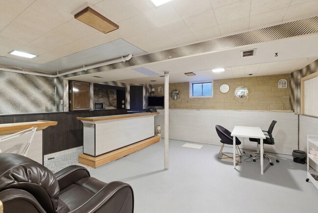 Building Photo - 1506 W Palm Dr