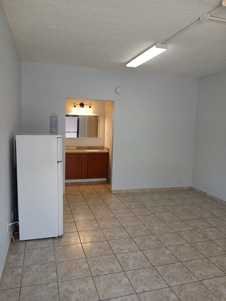 Building Photo - 8421 S Orange Blossom Trl