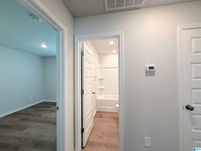 Building Photo - 132 Challenger Wy