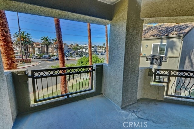 Building Photo - 310 Lake St