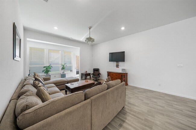 Building Photo - 11107 Willamer St