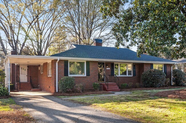 Building Photo - NW - Large Brick Ranch, Updated, Hardwoods, LR, DR, Den, Two Decorative Fire Places, Fenced, Stor...