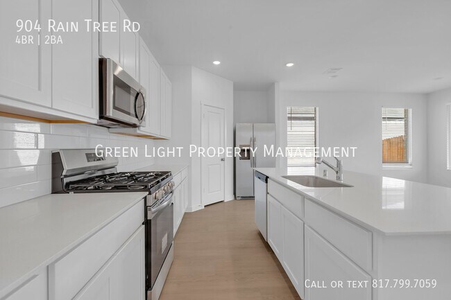 Building Photo - 904 Raintree Rd