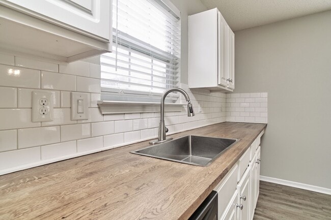 Building Photo - 3 BD/2.5 BA in Fishers!