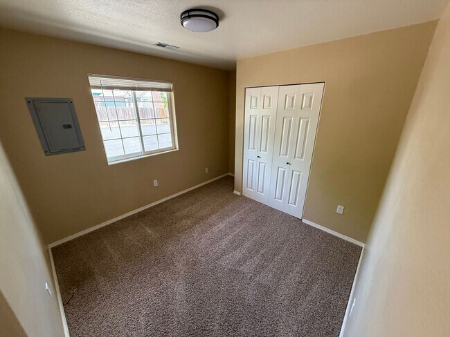 Building Photo - Newly Renovated Ground Level Orchards 2-be...