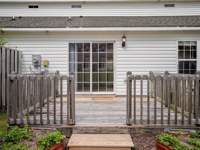 Building Photo - Welcome to Winners Circle!