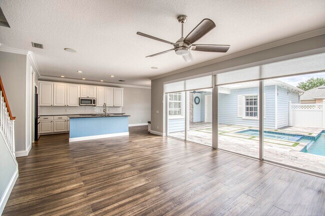 Building Photo - 240 Poinciana Dr