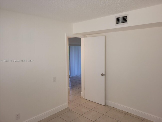 Building Photo - 4455 Treehouse Ln