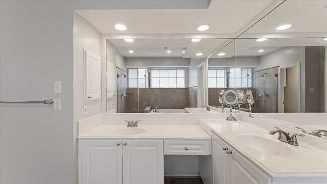 Building Photo - 34 Candle Pine Pl
