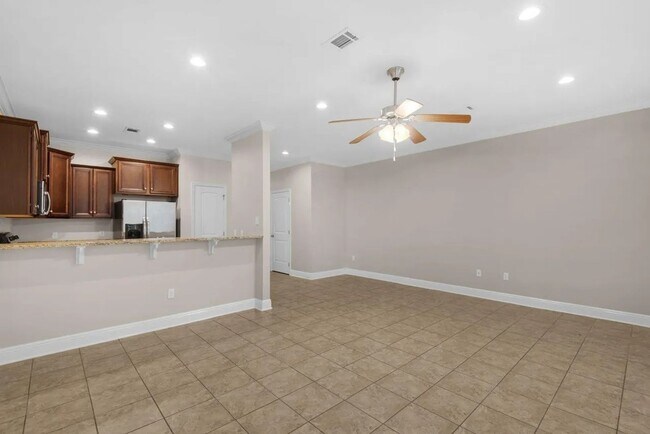 Building Photo - 17 W Shady Oaks Ln