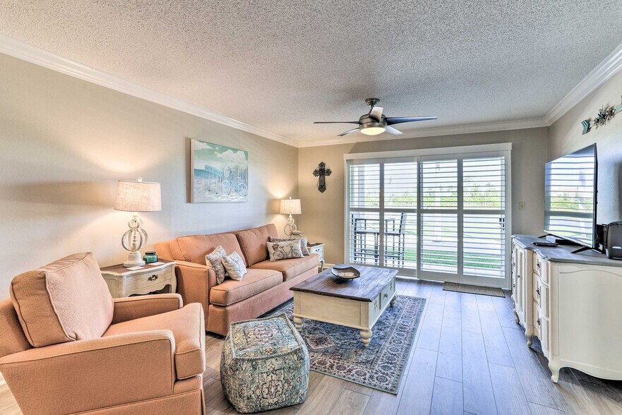 Building Photo - 6141 Bahia Del Mar Blvd S